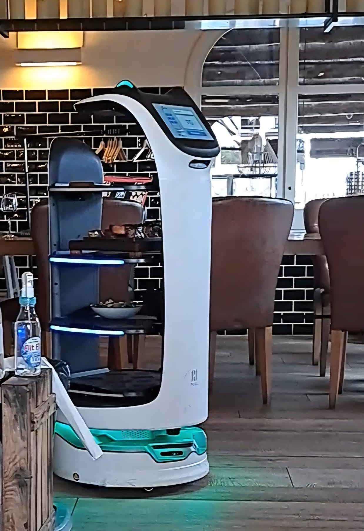 Robot de servicio en un restaurante