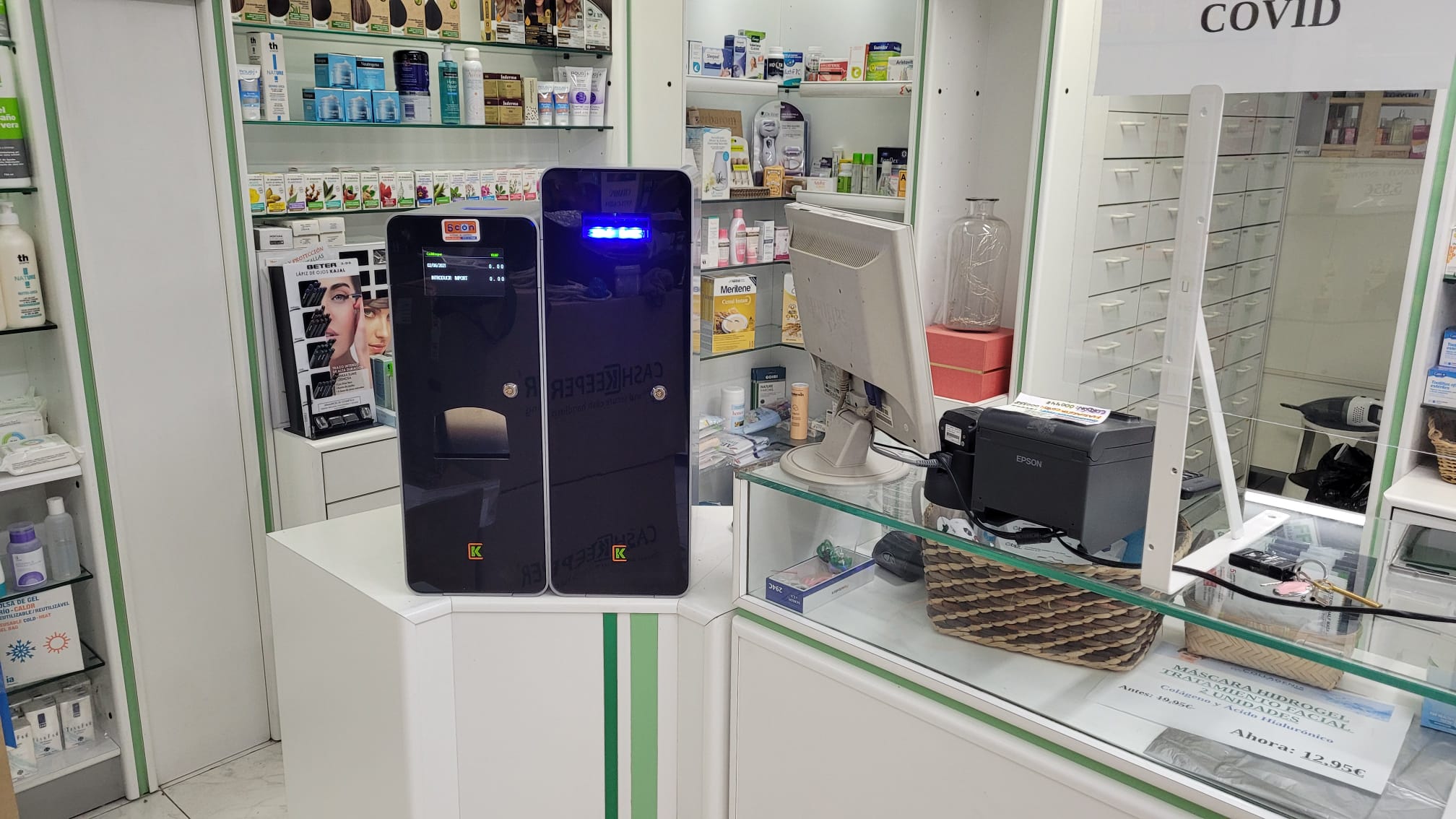 CashKeeper instal·lat al costat del punt de farmàcia
